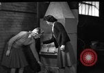 Immagine di Non fumogeno carbone forno United States USA, 1943, secondo 12 filmato di repertorio 65675053439
