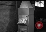 Immagine di Non fumogeno carbone forno United States USA, 1943, secondo 15 filmato di repertorio 65675053439
