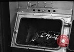 Immagine di Non fumogeno carbone forno United States USA, 1943, secondo 32 filmato di repertorio 65675053439