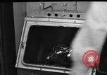 Immagine di Non fumogeno carbone forno United States USA, 1943, secondo 33 filmato di repertorio 65675053439