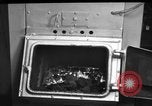 Immagine di Non fumogeno carbone forno United States USA, 1943, secondo 34 filmato di repertorio 65675053439