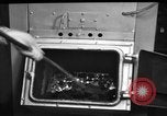 Immagine di Non fumogeno carbone forno United States USA, 1943, secondo 35 filmato di repertorio 65675053439