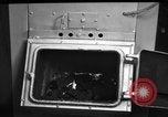 Immagine di Non fumogeno carbone forno United States USA, 1943, secondo 42 filmato di repertorio 65675053439