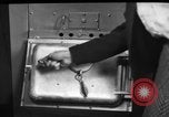 Immagine di Non fumogeno carbone forno United States USA, 1943, secondo 44 filmato di repertorio 65675053439