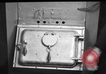 Immagine di Non fumogeno carbone forno United States USA, 1943, secondo 46 filmato di repertorio 65675053439