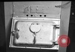 Immagine di Non fumogeno carbone forno United States USA, 1943, secondo 48 filmato di repertorio 65675053439