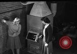 Immagine di Non fumogeno carbone forno United States USA, 1943, secondo 61 filmato di repertorio 65675053439