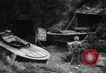 Standbild japanischen Selbstmord Boot Okinawa Ryukyu Inseln, 1945, aus Sekunde 6 historischem Filmmaterial Videoclip 65675053480