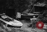 Standbild japanischen Selbstmord Boot Okinawa Ryukyu Inseln, 1945, aus Sekunde 7 historischem Filmmaterial Videoclip 65675053480