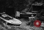 Standbild japanischen Selbstmord Boot Okinawa Ryukyu Inseln, 1945, aus Sekunde 9 historischem Filmmaterial Videoclip 65675053480