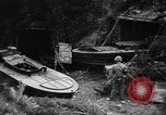 Standbild japanischen Selbstmord Boot Okinawa Ryukyu Inseln, 1945, aus Sekunde 11 historischem Filmmaterial Videoclip 65675053480