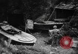 Standbild japanischen Selbstmord Boot Okinawa Ryukyu Inseln, 1945, aus Sekunde 12 historischem Filmmaterial Videoclip 65675053480