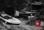 Standbild japanischen Selbstmord Boot Okinawa Ryukyu Inseln, 1945, aus Sekunde 13 historischem Filmmaterial Videoclip 65675053480