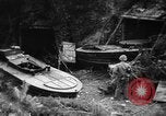 Standbild japanischen Selbstmord Boot Okinawa Ryukyu Inseln, 1945, aus Sekunde 16 historischem Filmmaterial Videoclip 65675053480