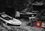 Standbild japanischen Selbstmord Boot Okinawa Ryukyu Inseln, 1945, aus Sekunde 17 historischem Filmmaterial Videoclip 65675053480