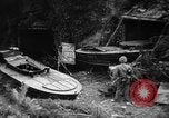 Standbild japanischen Selbstmord Boot Okinawa Ryukyu Inseln, 1945, aus Sekunde 18 historischem Filmmaterial Videoclip 65675053480