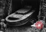 Standbild japanischen Selbstmord Boot Okinawa Ryukyu Inseln, 1945, aus Sekunde 25 historischem Filmmaterial Videoclip 65675053480