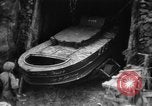 Standbild japanischen Selbstmord Boot Okinawa Ryukyu Inseln, 1945, aus Sekunde 26 historischem Filmmaterial Videoclip 65675053480