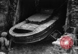 Standbild japanischen Selbstmord Boot Okinawa Ryukyu Inseln, 1945, aus Sekunde 28 historischem Filmmaterial Videoclip 65675053480