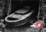 Standbild japanischen Selbstmord Boot Okinawa Ryukyu Inseln, 1945, aus Sekunde 33 historischem Filmmaterial Videoclip 65675053480