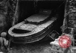 Standbild japanischen Selbstmord Boot Okinawa Ryukyu Inseln, 1945, aus Sekunde 35 historischem Filmmaterial Videoclip 65675053480