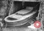 Standbild japanischen Selbstmord Boot Okinawa Ryukyu Inseln, 1945, aus Sekunde 38 historischem Filmmaterial Videoclip 65675053480