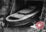 Standbild japanischen Selbstmord Boot Okinawa Ryukyu Inseln, 1945, aus Sekunde 43 historischem Filmmaterial Videoclip 65675053480