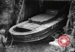 Standbild japanischen Selbstmord Boot Okinawa Ryukyu Inseln, 1945, aus Sekunde 44 historischem Filmmaterial Videoclip 65675053480