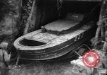 Standbild japanischen Selbstmord Boot Okinawa Ryukyu Inseln, 1945, aus Sekunde 45 historischem Filmmaterial Videoclip 65675053480