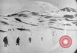 Standbild Truppen Last liefert auf Higgins Boote Salomonen, 1944, aus Sekunde 24 historischem Filmmaterial Videoclip 65675053483