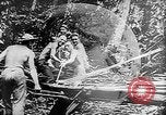 Standbild Truppen Last liefert auf Higgins Boote Salomonen, 1944, aus Sekunde 31 historischem Filmmaterial Videoclip 65675053483