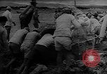 Standbild Truppen Last liefert auf Higgins Boote Salomonen, 1944, aus Sekunde 36 historischem Filmmaterial Videoclip 65675053483