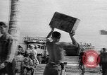 Standbild Truppen Last liefert auf Higgins Boote Salomonen, 1944, aus Sekunde 47 historischem Filmmaterial Videoclip 65675053483