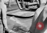 Standbild Truppen Last liefert auf Higgins Boote Salomonen, 1944, aus Sekunde 51 historischem Filmmaterial Videoclip 65675053483