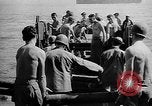 Standbild Truppen Last liefert auf Higgins Boote Salomonen, 1944, aus Sekunde 60 historischem Filmmaterial Videoclip 65675053483