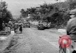 Immagine di Artiglieria tedesca fire scioperi nei pressi di truppe americane Volturno River Valley Italia, 1944, secondo 11 filmato di repertorio 65675053484