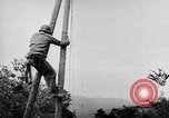 Immagine di Artiglieria tedesca fire scioperi nei pressi di truppe americane Volturno River Valley Italia, 1944, secondo 19 filmato di repertorio 65675053484