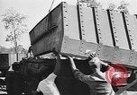 Standbild Pontons Birma, 1944, aus Sekunde 27 historischem Filmmaterial Videoclip 65675053489