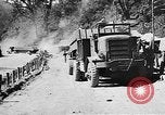 Standbild Pontons Birma, 1944, aus Sekunde 32 historischem Filmmaterial Videoclip 65675053489