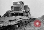 Standbild Pontons Birma, 1944, aus Sekunde 50 historischem Filmmaterial Videoclip 65675053489