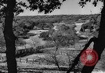 Image Ranch au Texas style de milieu des années 1940 Kerrville Texas USA, 1945, de la seconde 11 séquences d'archives historiques vidéo 65675053501