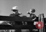 Image Ranch au Texas style de milieu des années 1940 Kerrville Texas USA, 1945, de la seconde 60 séquences d'archives historiques vidéo 65675053501