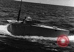 Standbild sneak Handwerk United States USA, 1945, aus Sekunde 24 historischem Filmmaterial Videoclip 65675053513