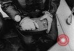 Standbild Sneak Handwerk United States USA, 1945, aus Sekunde 48 historischem Filmmaterial Videoclip 65675053516