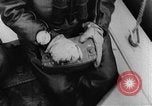 Standbild Sneak Handwerk United States USA, 1945, aus Sekunde 49 historischem Filmmaterial Videoclip 65675053516