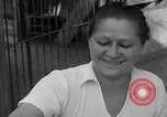 Immagine di Trainer donna Los Angeles California USA, 1935, secondo 13 filmato di repertorio 65675053530