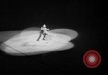 Standbild Eislaufen New York City USA, 1941, aus Sekunde 7 historischem Filmmaterial Videoclip 65675053559