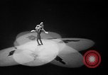 Standbild Eislaufen New York City USA, 1941, aus Sekunde 9 historischem Filmmaterial Videoclip 65675053559
