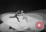 Standbild Eislaufen New York City USA, 1941, aus Sekunde 18 historischem Filmmaterial Videoclip 65675053559