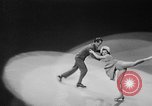 Standbild Eislaufen New York City USA, 1941, aus Sekunde 19 historischem Filmmaterial Videoclip 65675053559